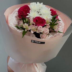 Пышный букет на 8 марта из роз и хризантем купить в Гомеле | Fizalis.by