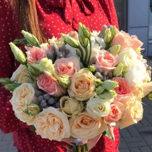 Современный свадебный букет с брунией и розами купить с доставкой в Гомеле, букет для невесты