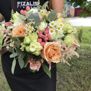 Нежный свадебный букет невесты с розами и эвкалиптом, заказать с доставкой в Гомеле