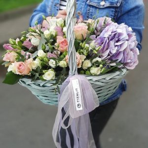 элегантный букет в корзине Гомель