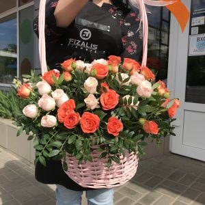 Минималистичный букет в корзинке для свидания купить в Гомеле | Fizalis.by