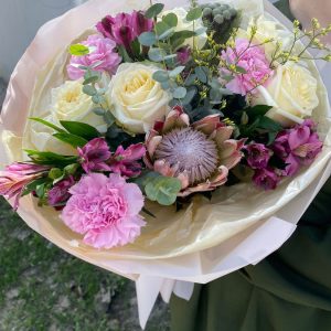 Букет 112 экзотический с протеей брунией и розами купить в Гомеле | Fizalis.by