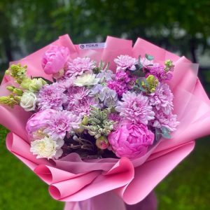 Букет 114 с пионами гортензией и хризантемами доставка в Гомель | Физалис