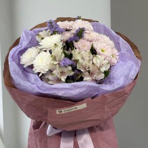 букет женщине с альстромерией Гомель